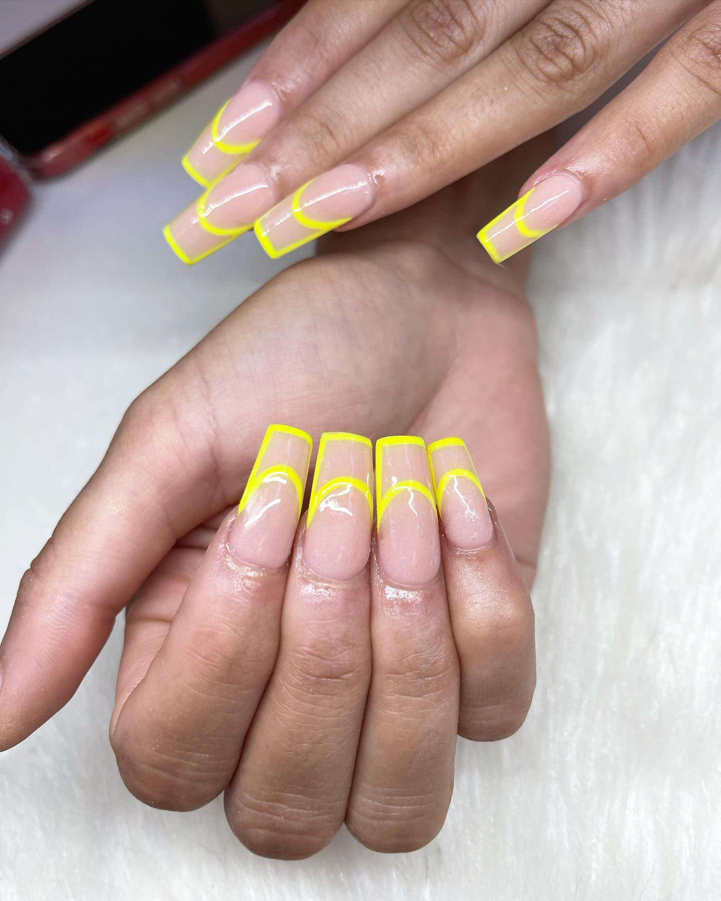 outline trending nails