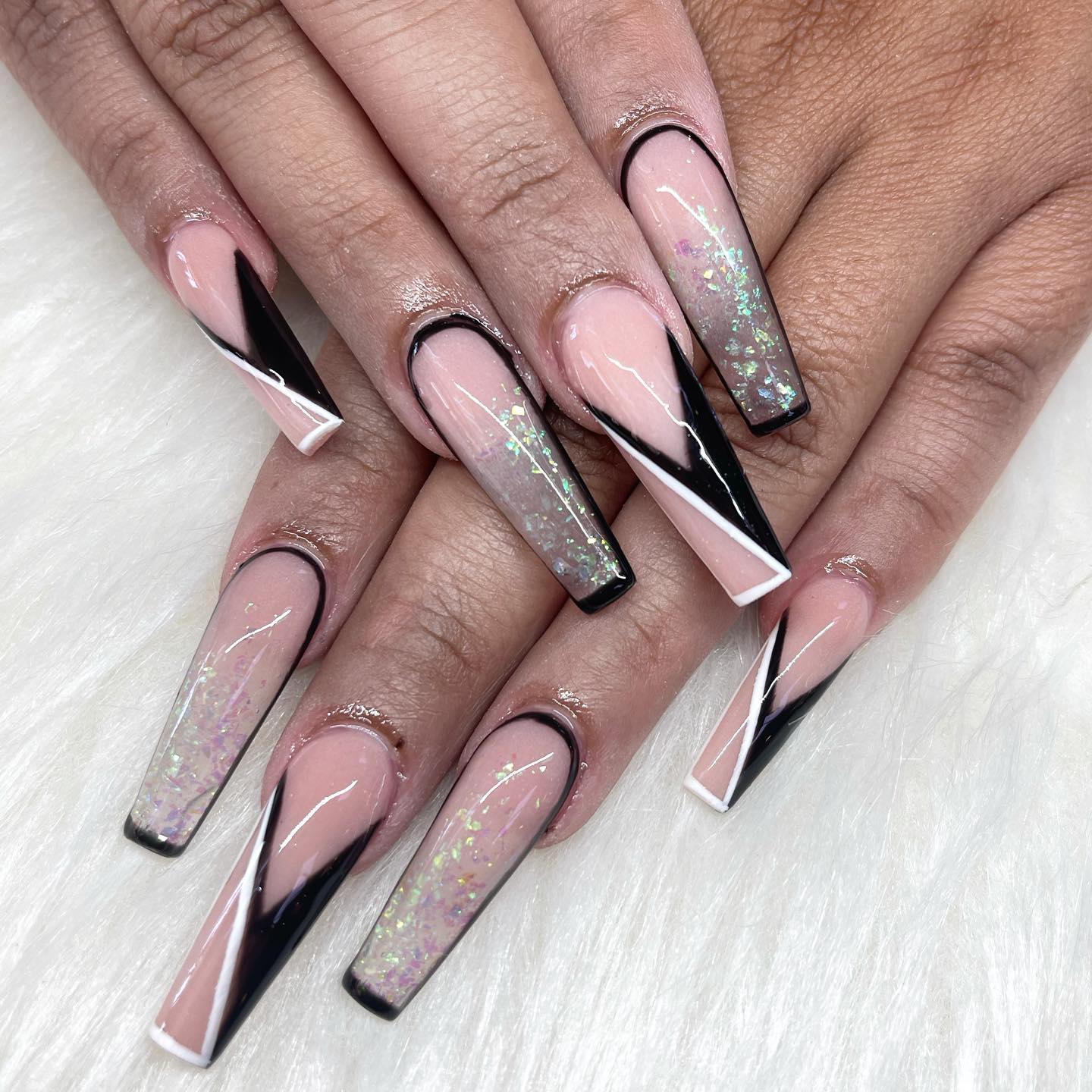 outline design nails